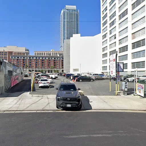 1027 S Los Angeles St